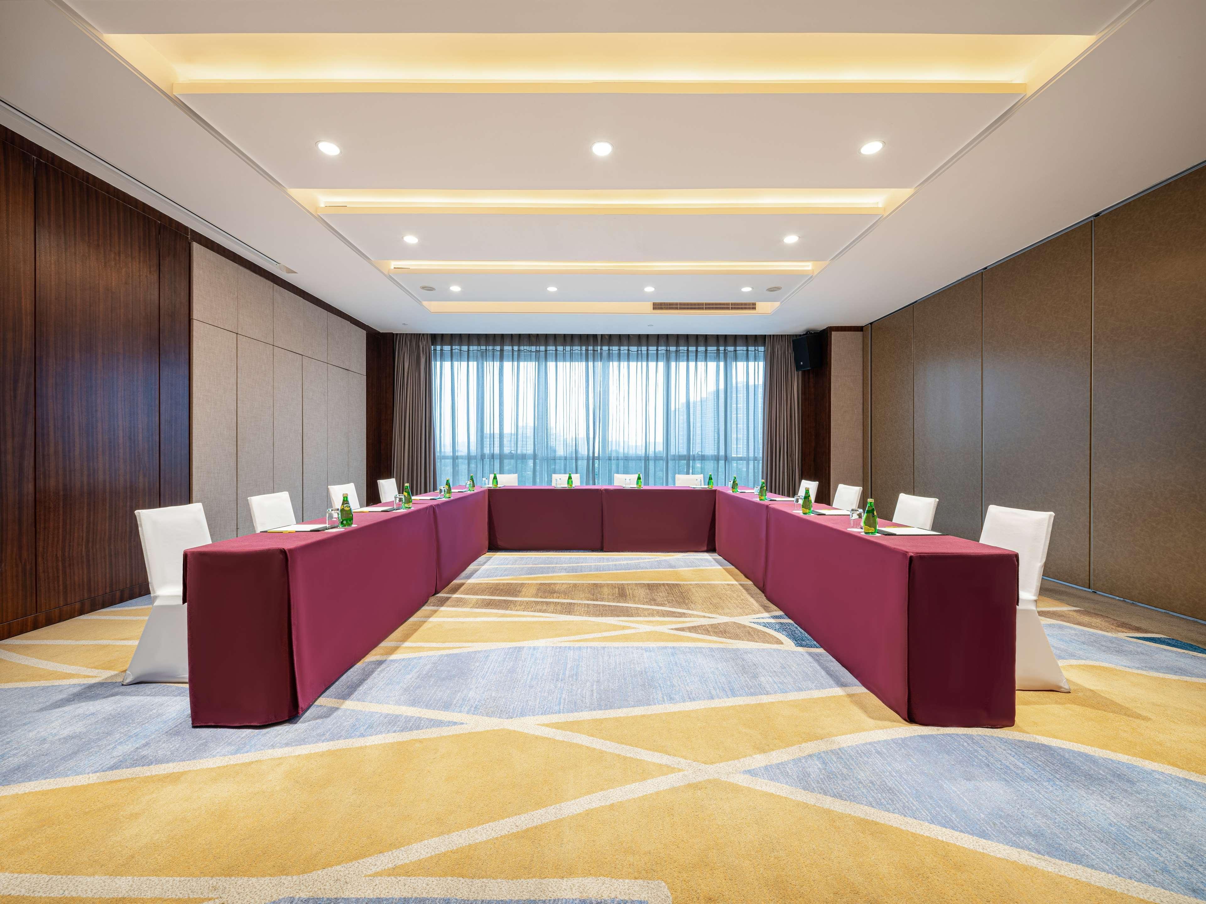 Hilton Garden Inn Chengdu Huayang Exterior photo