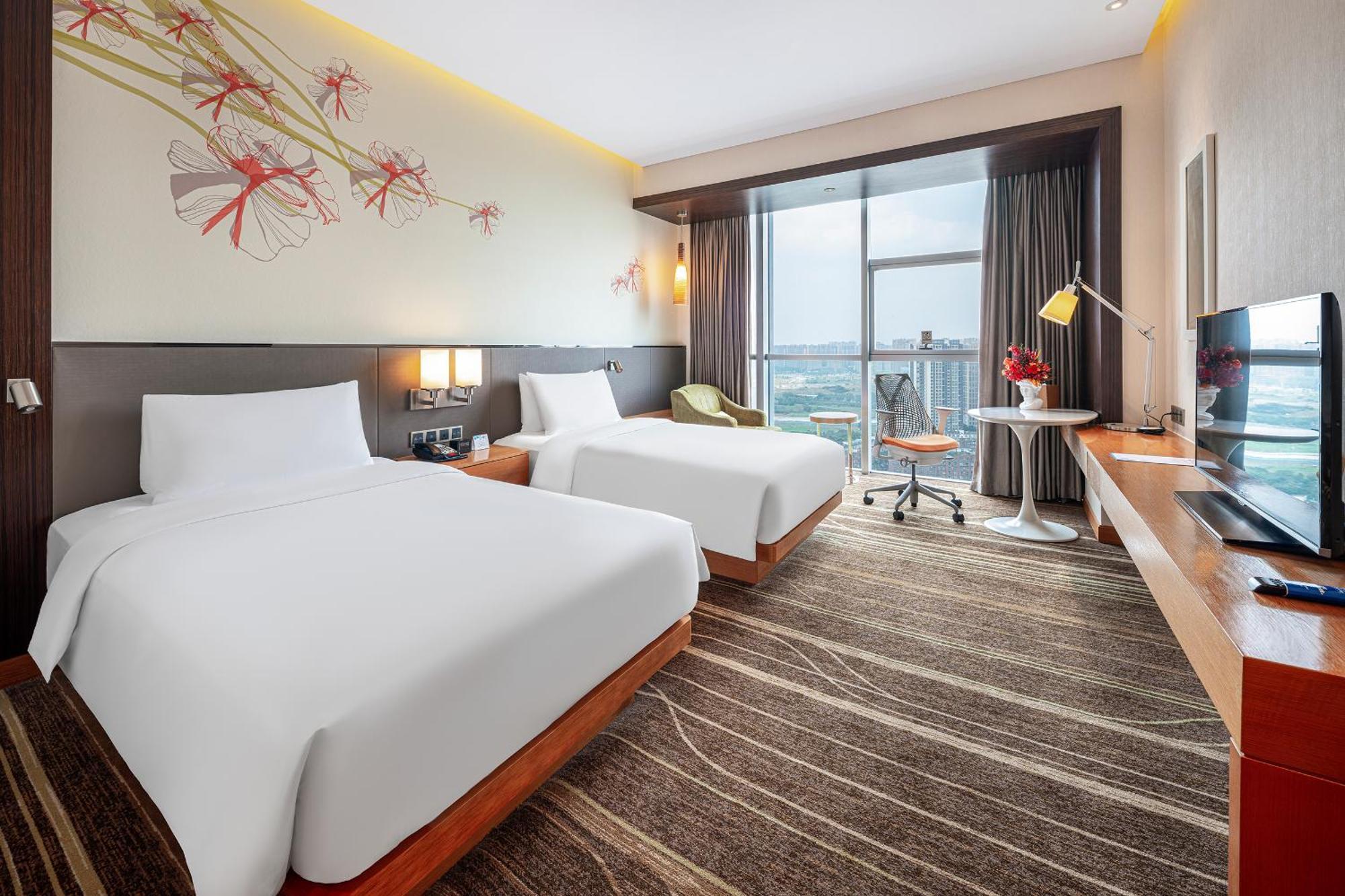 Hilton Garden Inn Chengdu Huayang Exterior photo