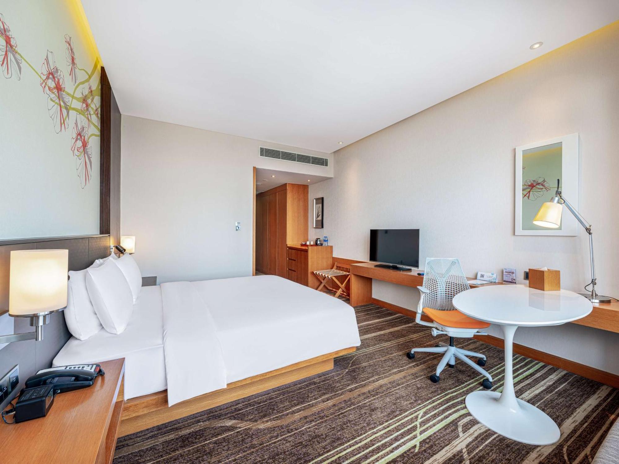 Hilton Garden Inn Chengdu Huayang Exterior photo